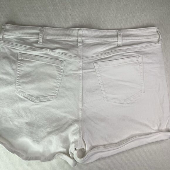 Torrid Boyfriend Shorts White Feel The Fit Vintage Stretch Women’s Denim Sz 24 - Picture 2 of 11